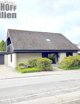 Freistehendes Einfamilienhaus mit 2 Garagen in schöner Wohnlage von Holzwickede-Süd - Holzwickede