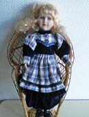 Porzellan/Stoff-Puppe,ca. 39 cm,mit Zeichen,Alt in 52441