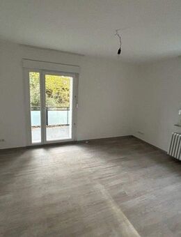 Schöne, helle, frisch gestrichene 2-Zimmer-Wohnung - Dortmund