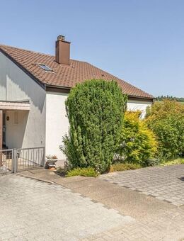 Sonnige Aussichten: Doppelhaushälfte mit herrlichem Blick über Weingarten - Weingarten (Baden)