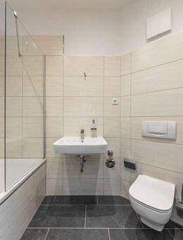 ?NEU! - Stilvolle 2-Zimmer-Wohnung in Renovierung | Einbauküche . Bad mit Wanne . Wintergarten?? - Leipzig