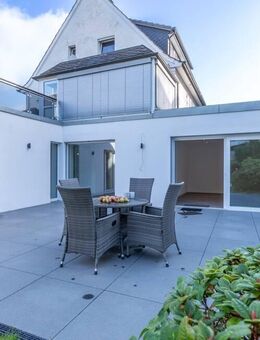 Erstbezug nach Kernsanierung! 3,5-Zimmer-Wohnung mit ca. 132 m², großer Terrasse, Garten und Garage - Hagen (Stadt der FernUniversität)