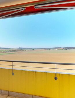 Erholung mit Weitblick: Gepflegte 3-Zimmer-Wohnung mit Balkon in Feldrandlage von Hemmingen - Hemmingen (Baden-Württemberg)