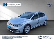 VW Golf, 1.5 l VIII eTSI OPF ACTIVE EPH, Jahr 2022 - Schleswig