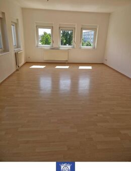 Großzügige Wohnung mit Einbauküche und Laminat in zentraler Lage! - Senftenberg