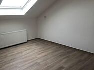 Stilvolle, vollständig renovierte 2-Zimmer-Dachgeschosswohnung in Linkenheim-Hochstetten 800€ Warm - Linkenheim-Hochstetten