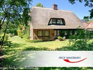 Stilvolles Reetdachhaus auf parkähnlichem Grundstück - Ostholstein-Mitte - Schönwalde (Bungsberg)