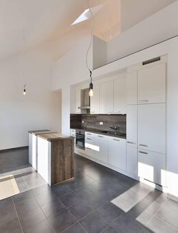 Moderne, citynahe 4,5-Zimmer-Maisonette-Wohnung mit Tiefgaragenstellplatz - Nürnberg