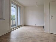 Helle Wohnung mit Balkon und offener Küche - bald bezugsfertig! - Halle (Saale)