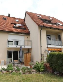 Gepflegte Erdgeschosswohnung mit Gartenanteil und Terrasse in Oberasbach inkl. E-Stellplatz - Oberasbach