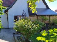 Charmantes Einfamilienhaus mit großem Garten und Nebengebäude - Eitensheim