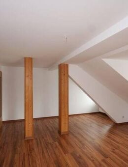 Dachgeschoßwohnung mit Balkon in ruhiger Lage - Stollberg (Erzgebirge)