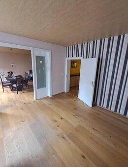 Gepflegtes EFH mit Einliegerwohnung. 2 Garagen. Viel Nebengelass - Erxleben