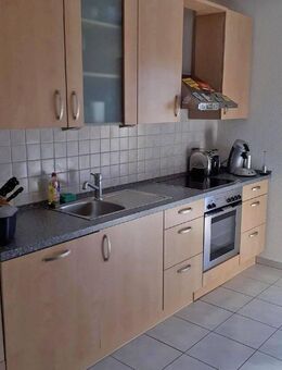 Sehr schöne und helle 2 Zimmer-Erdgeschoss-Wohnung mit Einbauküche, Süd-Westbalkon und Stellplatz in Bad Oeynhausen -... - Bad Oeynhausen