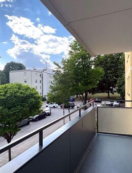 Unikat! Möblierte 4-Zimmer Wohnung mit zwei Balkonen in Freimann - München