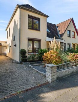 Schönes Zweifamilienhaus mit separaten Eingängen in Neumünster - Neumünster