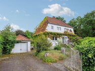 Ihr Wohntraum in Kirchhuchting : Großzügiges Grundstück mit sanierungsbedürftigem Einfamilienhaus - Bremen