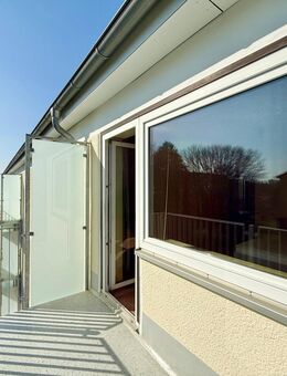 Sonnige & große 2-Zimmer-Wohnung mit 2 Balkonen in ruhiger Stadtlage / Nähe Herrenhäuser Gärten - Hannover