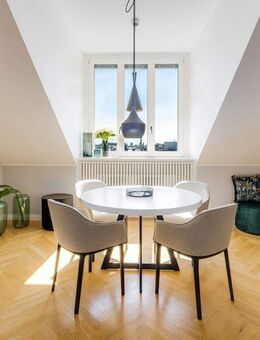 QVIII - VORANKÜNDIGUNG Möblierte Maisonette Wohnung im Dachgeschoss - München