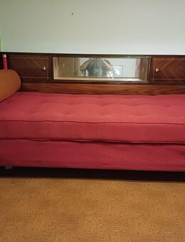 Bett mit Vitrine und Furnier m Art-deco-Stil, Canape antik - Sankt Ingbert