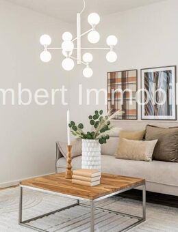 Fünf Zimmer Dachgeschosswohnung mit zwei Balkonen und Tiefgarage in Wiesbaden Biebrich - Wiesbaden