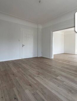 SCHADE HAUSVERWALTUNG - Frisch Renoviert! Zentrale 4-Zimmer-Wohnung in der Hochparterre! - Plettenberg