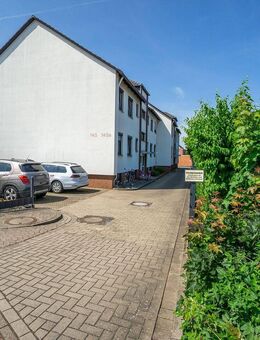 Moderne 2-Zimmer-Wohnung mit Loggia, Einbauküche und Stellplatz in zentraler Lage von Garbsen - Garbsen