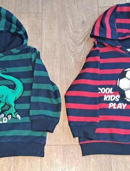 2 Kapuzen Sweatshirts für Jungs Gr.104 von Topolino - Königswinter