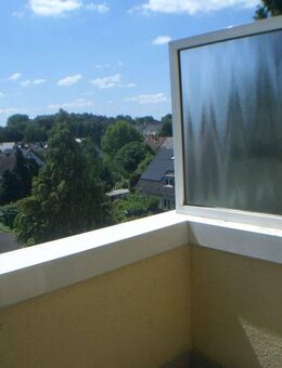Erstbezug nach Sanierung - komfortable Dreizimmerwohnung mit Südbalkon in verkehrsgünstiger Lage - Köln