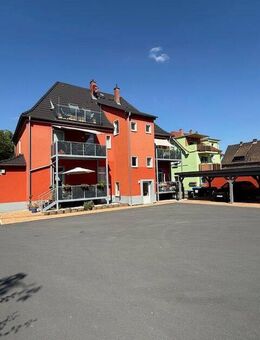 Tolle 3-Zi.-Wohnung im 1.OG, mit großem Balkon, Carport und großen Gartenanteil in Saalfeld, Geraer Straße - Saalfeld (Saale)