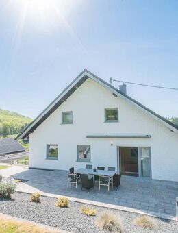ERHOHLUNG - saniertes Einfamilienhaus mit Doppelgarage, PV-Anlage und Traumgarten in Mettweiler! - Mettweiler