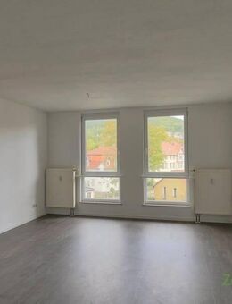 (12536_19) MGN: kleine, hübsche 2-Raum-Dachgeschoss-Wohnung mit Vinylböden in der Heimstraße, EBK möglich - Meiningen