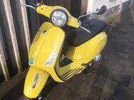 Nagelneue Vespa Primavera S50 in gelb - Hamminkeln