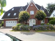 Charmates 2-Familienhaus mit Einliegerwohnung und Schwimmteich - Norderstedt