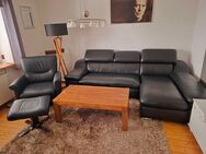 Sofa, Sessel und Tisch - Bad Emstal