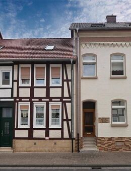 Ideal für Kapitalanleger und Projektentwickler: Drei Wohnhäuser mit neun Garagen und viel Potenzial in zentraler Lage von Eschwege - Eschwege