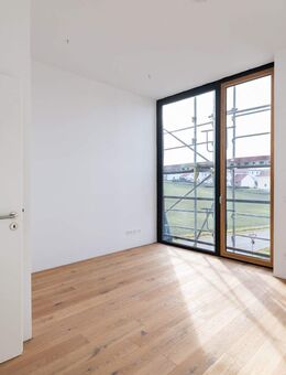 Weitblick von privater Dachterrasse. Sonnige 3 Zimmer-Wohnung mit Loggia und Dachterrasse. - Kumhausen