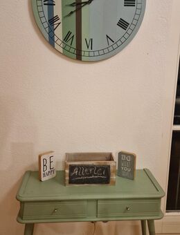 Zu verkaufen Shabby kommode inkl Deko und Uhr - Reichenau