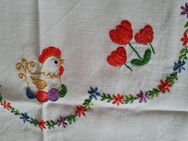 Schöne handgestickte Oster Tischdecke Hühner und Tulpen Vintage - Gründau