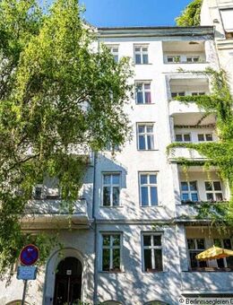 Unbefristet vermietete 5-Zimmer-Altbauwohnung am Landwehrkanal als Kapitalanlage - Berlin