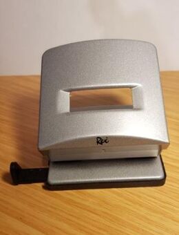 Locher mit Anschlagschiene Silber Metallic kakiert - Leverkusen