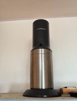 SodaStream mit 3 Glasflaschen und vollen unbenutzten Zylinder - Bochum