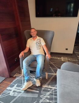 „Er sucht Sie: für Küsse, Lachen und all die Momente, die Herzklopfen machen“ - Dresden