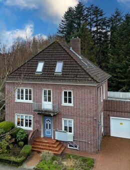 Altbaucharme im lichtdurchfluteten Obergeschoss - Mietwohnung, zentrale Lage Norden - Norden