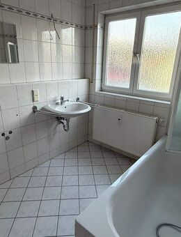 TOP Whg. im 1.OG + großer Balkon und Wohnzi. - frei ab sofort - Flöha