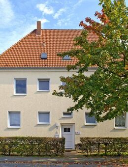 Schöne Erdgeschoss-Wohnung mit Balkon und sepaten Mansardenraum! - Gütersloh