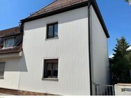 Haus zum Preis einer Wohnung - Reihenendhaus mit großer Terrasse und Carport - Neumarkt (Oberpfalz)