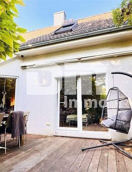 Gepflegtes Einfamilienhaus mit Terrasse, Doppelcarport und umfangreicher Ausstattung - Nordstemmen