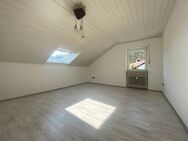 Gemütliche 3-Zimmer-Dachgeschosswohnung mit Gartennutzung in Weiden-Fichtenbühl zu vermieten! - Weiden (Oberpfalz)