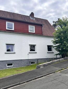 Renovierungsbedürftige Doppelhaushälfte sucht neue Eigentümer - Dillenburg